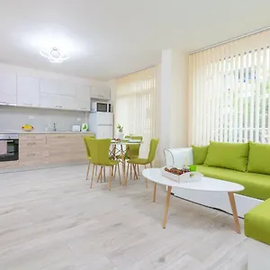 Domus Grand Apartment